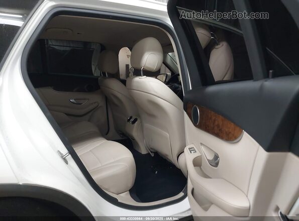 WDC0G4JB0HF236881 2017 MERCEDES-BENZ GLC 300 White VIN კოდის სტიკერის ხედი