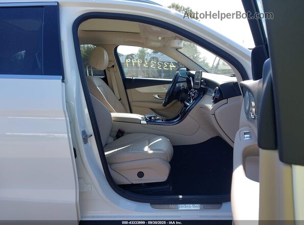 WDC0G4KB5HF149833 2017 MERCEDES-BENZ GLC 300 White 