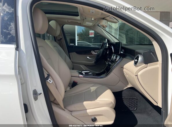 WDC0G4KB6HF142485 2017 MERCEDES-BENZ GLC 300 White Front interior view