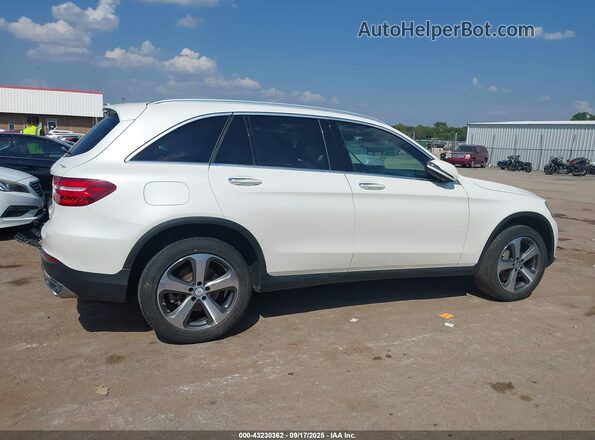 WDC0G4KB6HF148108 2017 MERCEDES-BENZ GLC 300 White Widok wnętrza z tyłu