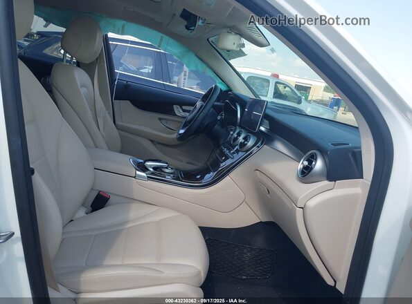 WDC0G4KB6HF148108 2017 MERCEDES-BENZ GLC 300 White Widok wnętrza z przodu