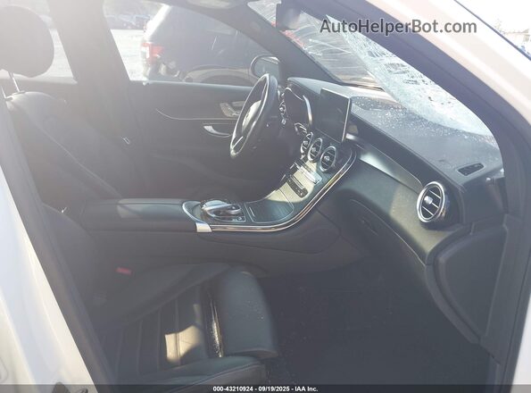 WDC0G6EBXHF194614 2017 MERCEDES-BENZ AMG GLC 43 White Vista interior delantera