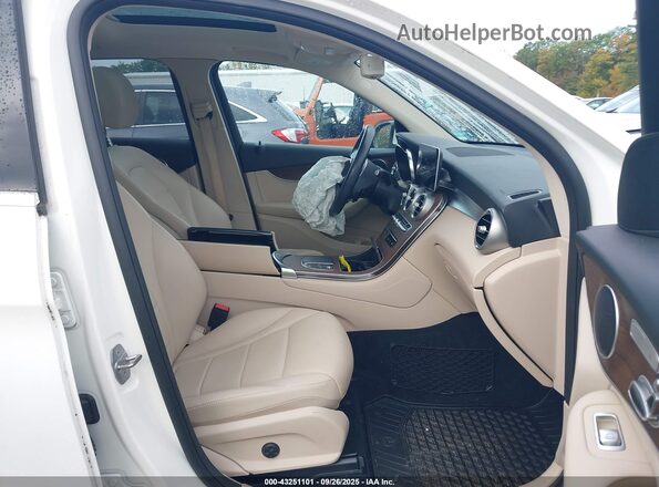 WDC0G8EB8LF721571 2020 MERCEDES-BENZ GLC 300 White Widok wnętrza z przodu