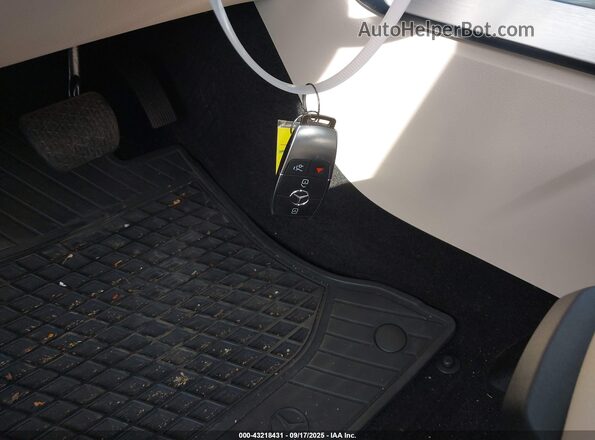 WDC4M4HBXLW013014 2020 MERCEDES-BENZ GLB-CLASS Silver Vista del salpicadero