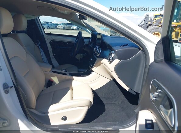 WDCTG4EB0LU023974 2020 MERCEDES-BENZ GLA 250 White Вид салону спереду