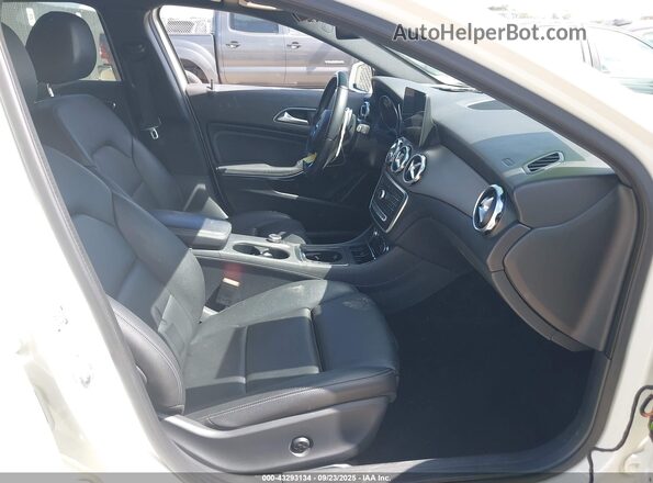 WDCTG4EB8JJ456070 2018 MERCEDES-BENZ GLA 250 White Front interior view
