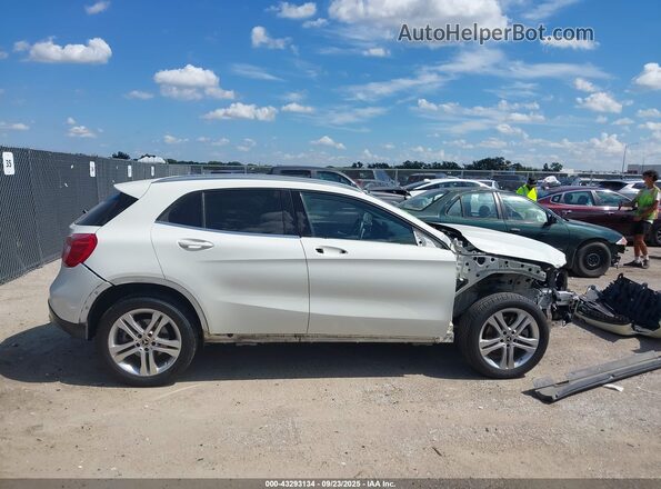 WDCTG4EB8JJ456070 2018 MERCEDES-BENZ GLA 250 White Rear interior view