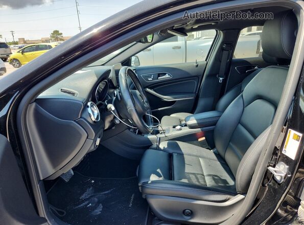WDCTG4EBXKJ583050 2019 MERCEDES-BENZ GLA Black წინა სალონის ხედი
