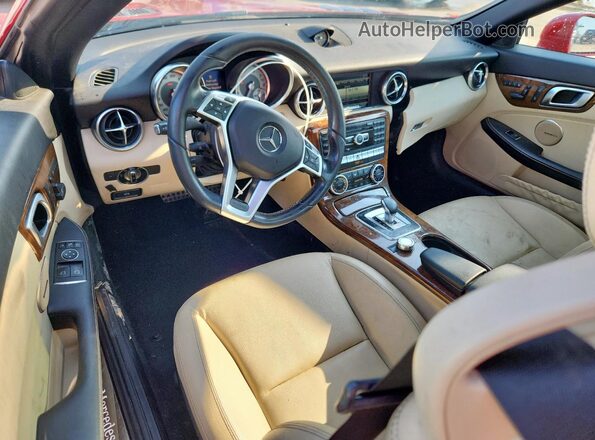 WDDPK3JA0GF124025 2016 MERCEDES-BENZ SLK Red Widok deski rozdzielczej