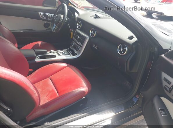 WDDPK3JA6GF119637 2016 MERCEDES-BENZ SLK Black Вид салону спереду