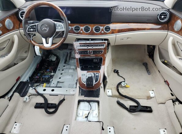 WDDZF8DBXLA748839 2020 MERCEDES-BENZ E Cream წინა პანელის ხედი