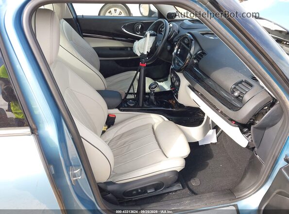 WMWLU5C58J2G03211 2018 MINI CLUBMAN Blue Front interior view