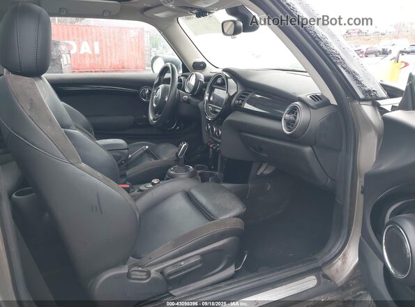 WMWXR5C01L2L89329 2020 MINI HARDTOP Beige Вид салону спереду