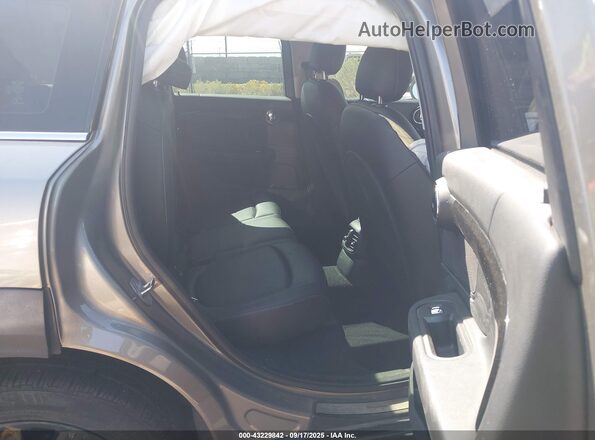 WMZYS7C57K3J04922 2019 MINI COUNTRYMAN Silver Widok naklejki z numerem VIN