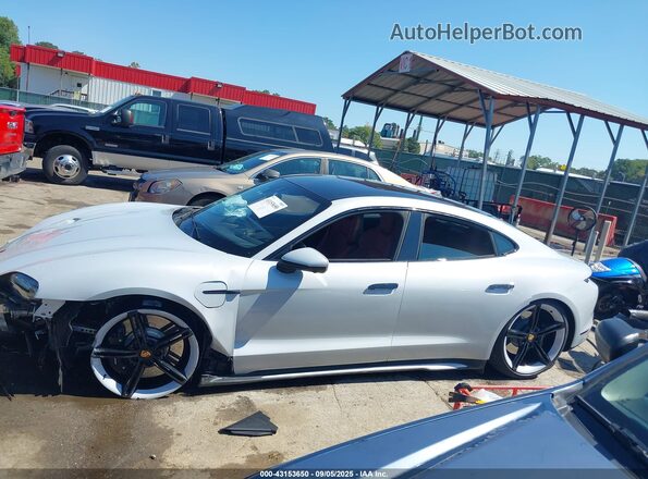 WP0AB2Y12NSA45933 2022 PORSCHE TAYCAN Silver Widok wnętrza z tyłu