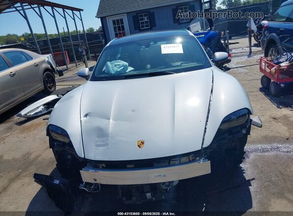 WP0AB2Y12NSA45933 2022 PORSCHE TAYCAN Silver Widok deski rozdzielczej