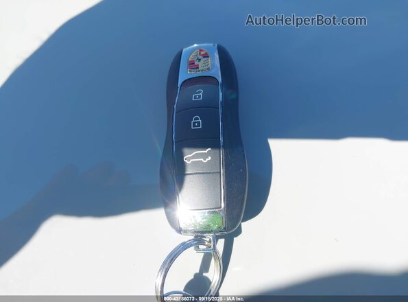WP1AA2A58RLB04902 2024 PORSCHE MACAN Gray Widok deski rozdzielczej