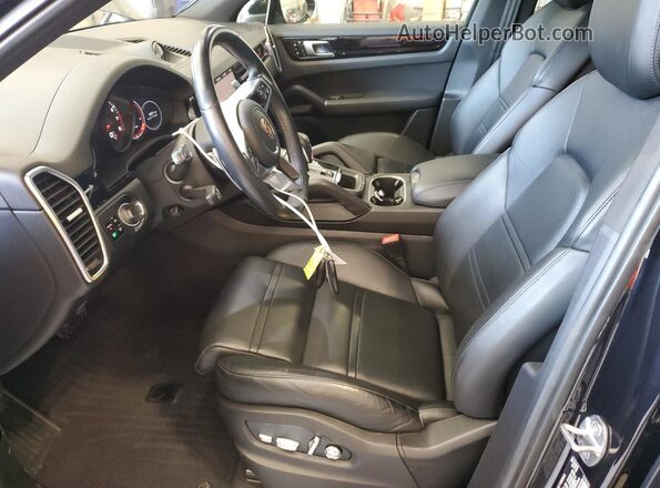 WP1AA2AY1LDA08427 2020 PORSCHE CAYENNE Черный Вид салона спереди
