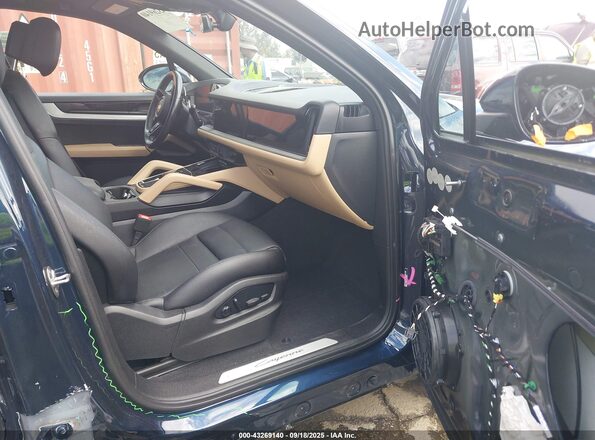 WP1AA2AY5RDA00128 2024 PORSCHE CAYENNE Dark Blue Вид салону спереду