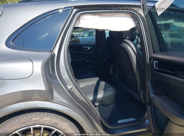 WP1AA2AY9PDA07838 2023 PORSCHE CAYENNE Gray Widok naklejki z numerem VIN