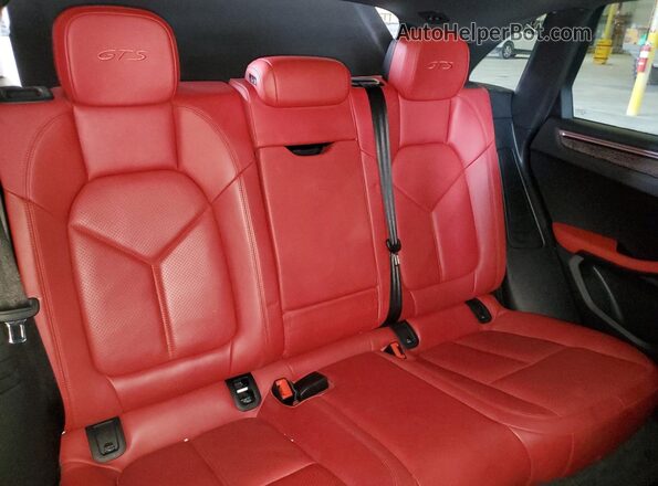 WP1AG2A51JLB65415 2018 PORSCHE MACAN Белый 
