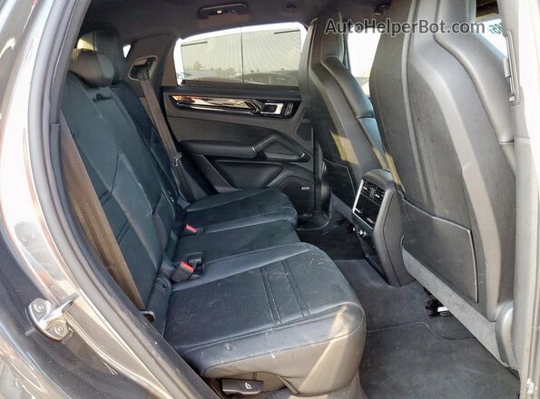 WP1BA2AY2PDA25179 2023 PORSCHE CAYENNE Gray Widok wnętrza z tyłu