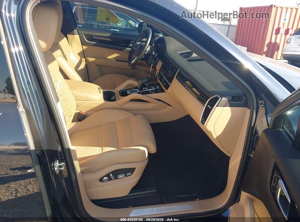 WP1BA2AY9MDA41942 2021 PORSCHE CAYENNE Black Widok wnętrza z przodu