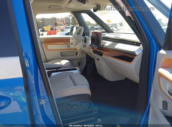 WVG6YVEB6SH024314 2025 VOLKSWAGEN ID. BUZZ Blue Front interior view