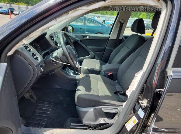 WVGAV7AX1JK005655 2018 VOLKSWAGEN TIGUAN Black 