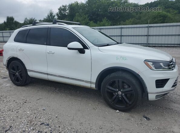 WVGRF7BP2HD004883 2017 VOLKSWAGEN TOUAREG White Delantero derecho