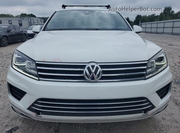 WVGRF7BP2HD004883 2017 VOLKSWAGEN TOUAREG White Vista frontal