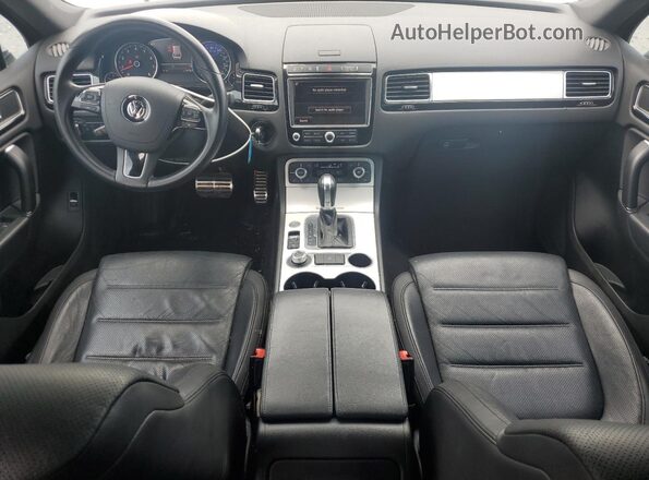 WVGRF7BP2HD004883 2017 VOLKSWAGEN TOUAREG White Vista del salpicadero