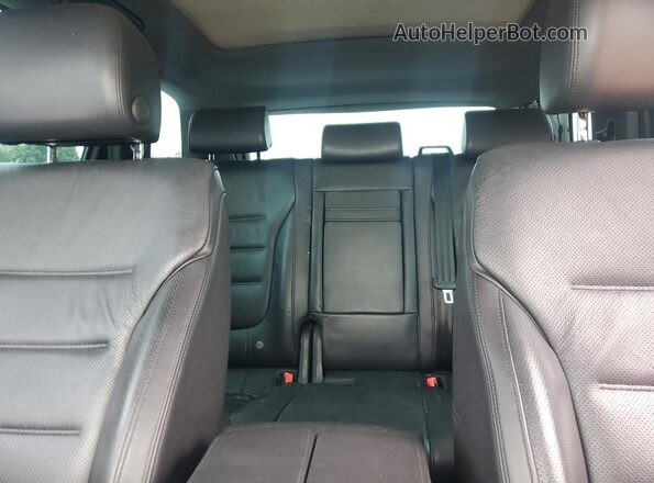 WVGRF7BP2HD004883 2017 VOLKSWAGEN TOUAREG White Vista de los asientos traseros