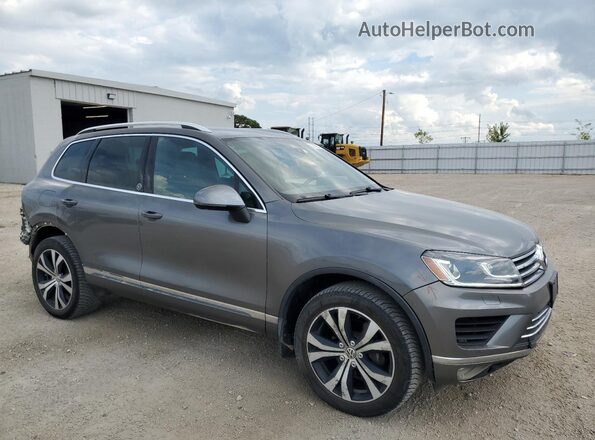 WVGRF7BP3HD002656 2017 VOLKSWAGEN TOUAREG Серый Передняя правая четверть
