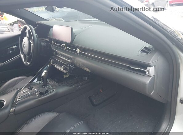 WZ1DB4C06LW030086 2020 TOYOTA GR SUPRA Silver წინა სალონის ხედი