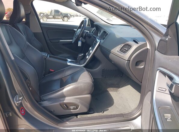 YV126MFL4J2453666 2018 VOLVO S60 Gray Вид салону спереду