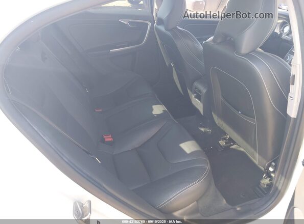 YV126MFL6J2456360 2018 VOLVO S60 Белый Вид наклейки с VIN-кодом