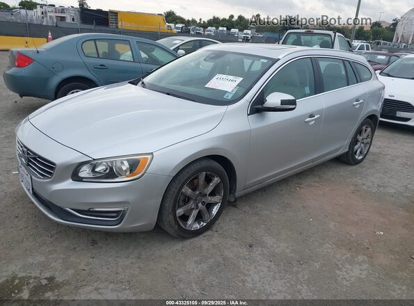 YV140MEK4H1331683 2017 VOLVO V60 Silver წინა მარცხენა ხედი სამი მეოთხედიდან