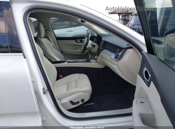 YV4102DK4L1559879 2020 VOLVO XC60 White Widok wnętrza z przodu