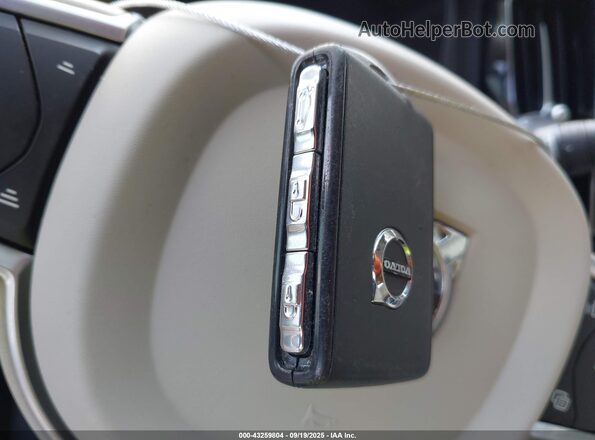 YV4102DK4L1559879 2020 VOLVO XC60 White Widok deski rozdzielczej