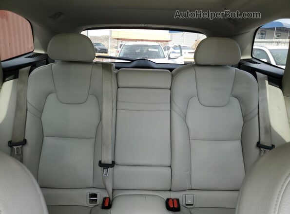 YV4102RL5J1029984 2018 VOLVO XC60 White 
