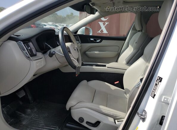 YV4102RL5J1029984 2018 VOLVO XC60 White 