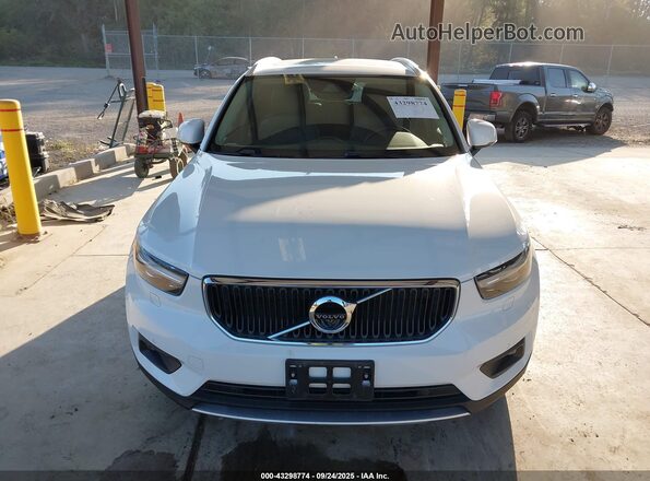 YV4162UK0L2221100 2020 VOLVO XC40 White Dashboard view