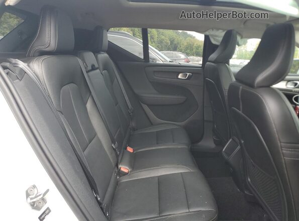 YV4162UK1L2329225 2020 VOLVO XC40 White 