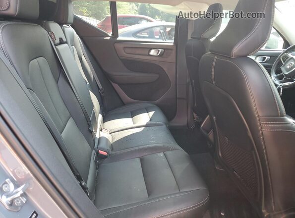 YV4162UK2L2298518 2020 VOLVO XC40 Gray Rear interior view