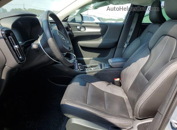 YV4162UK2L2298518 2020 VOLVO XC40 Gray Front interior view
