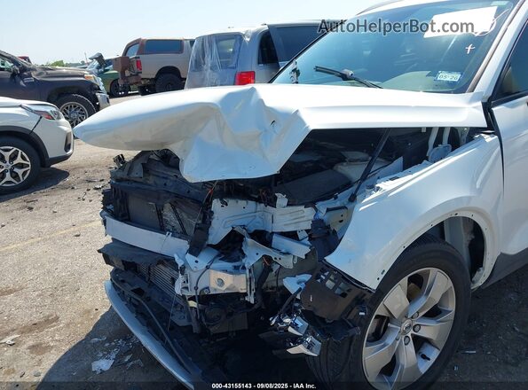 YV4162UK7M2464551 2021 VOLVO XC40 White Вид спереду