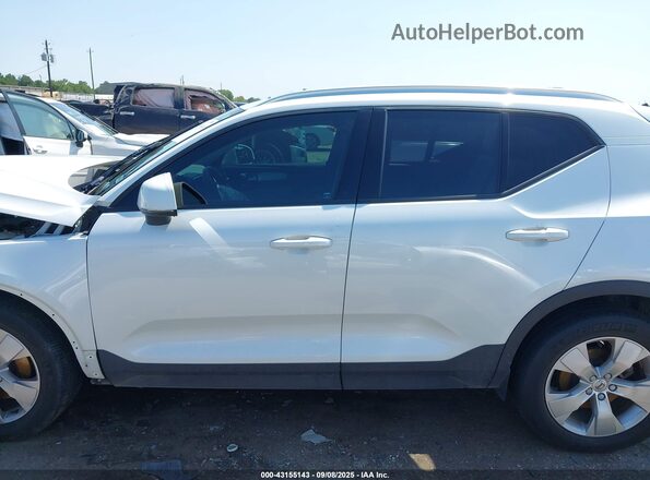YV4162UK7M2464551 2021 VOLVO XC40 White 