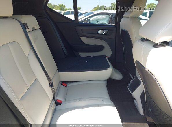 YV4162UK7M2464551 2021 VOLVO XC40 White Вид наклейки з VIN-кодом