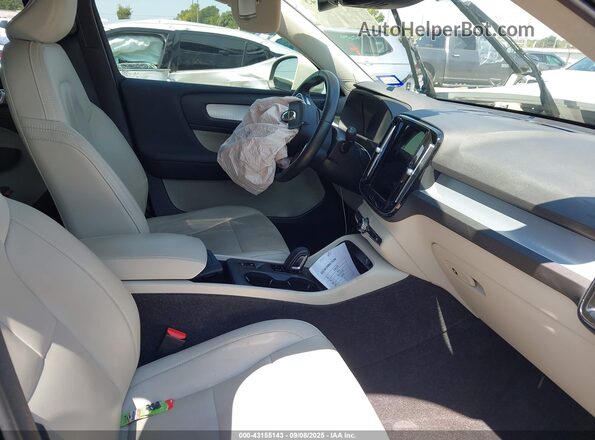 YV4162UK7M2464551 2021 VOLVO XC40 White Вид салону спереду